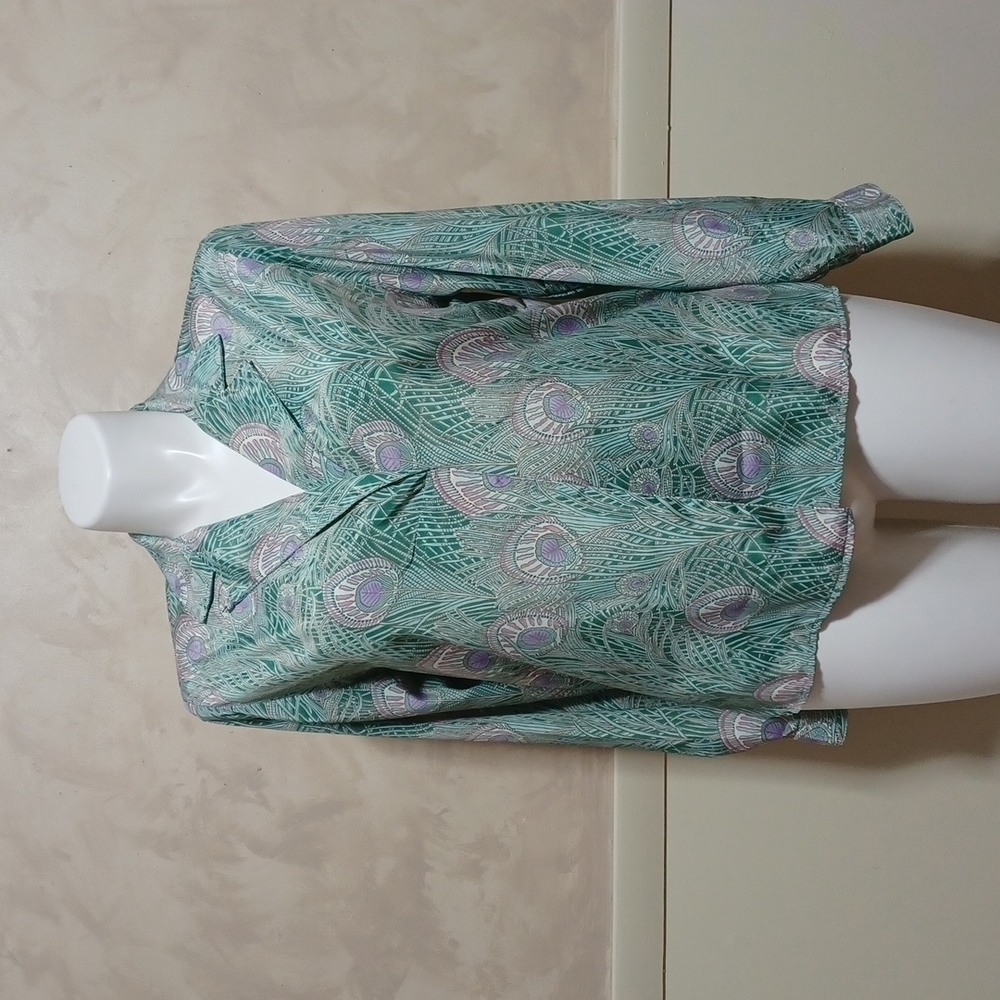 Campus Casuals Beautiful Peacock Blouse the colors are perfect Size Large